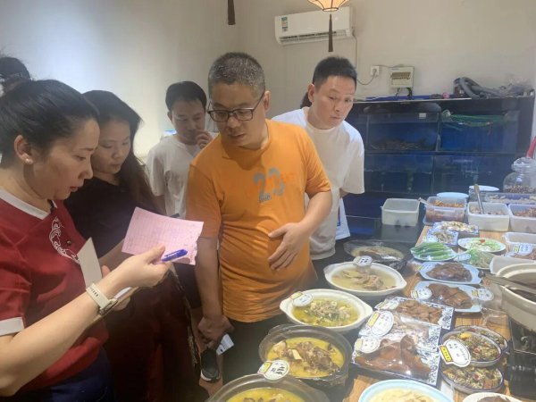 叁鑫策略 来晚了吃不上！临安这家20年老店凭一道“招牌菜”，翻桌不停！