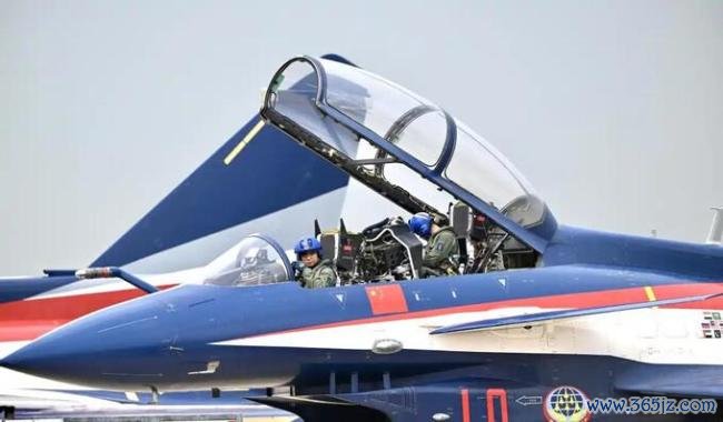 八一飞行表演队将在新加坡航空展表演 展现中国空军风采